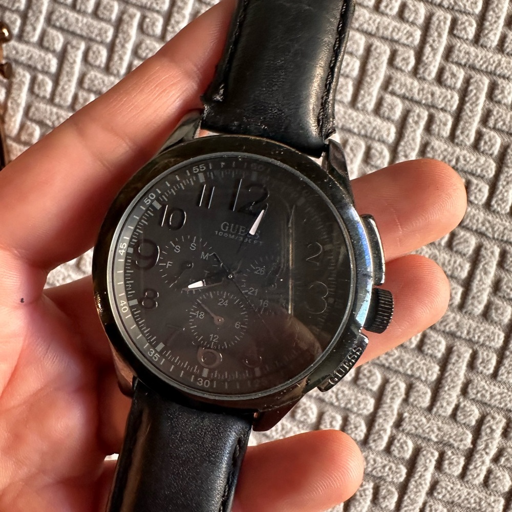 Second hand guess men’s watch